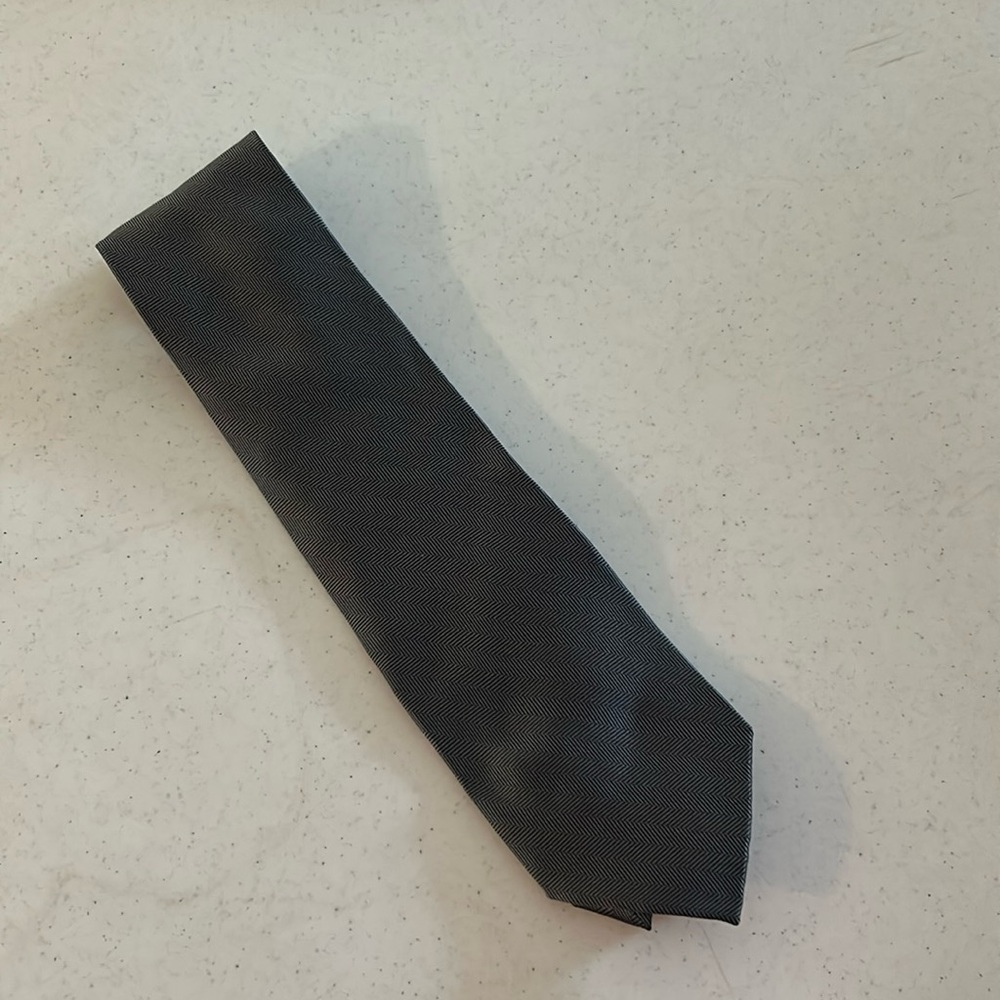 Claiborne men’s 100% imported silk tie